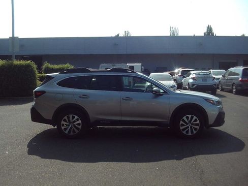 Used 2020 Subaru Outback Premium AWD/4WD image 6