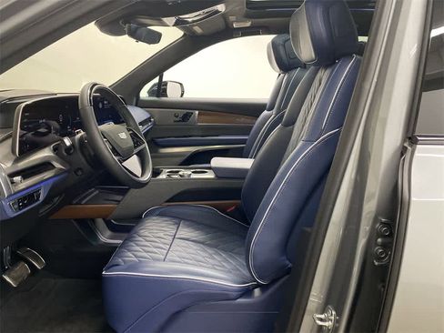 Used 2026 Cadillac Vistiq Premium Luxury image 14