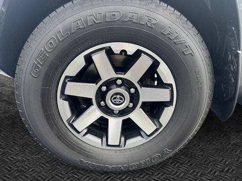 Used 2023 Toyota 4Runner TRD Off-Road Premium w/ Off Road Premium Plus Package AWD/4WD image 11