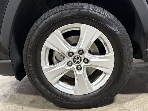 Used 2021 Toyota RAV4 LE AWD/4WD image 26