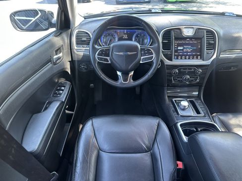 Used 2017 Chrysler 300 Limited RWD image 15