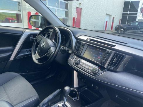 Used 2018 Toyota RAV4 XLE AWD/4WD image 9