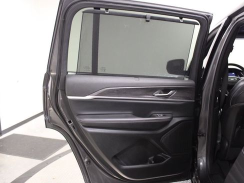 Used 2024 Jeep Grand Cherokee L Limited w/ Luxury Tech Group II image 33