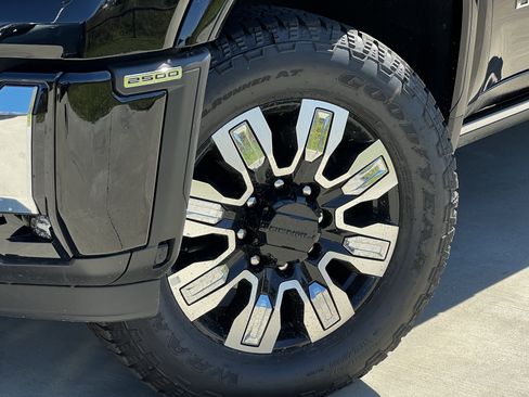 New 2025 GMC Sierra 2500 Denali w/ Technology Package image 8