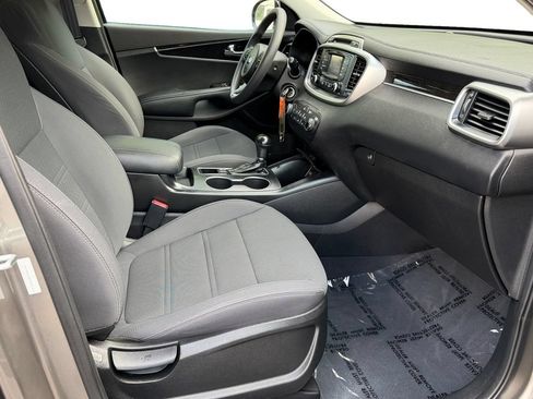 Used 2017 Kia Sorento FWD image 7