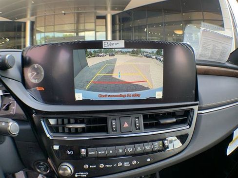 Used 2025 Lexus ES 300h ES 300h image 17