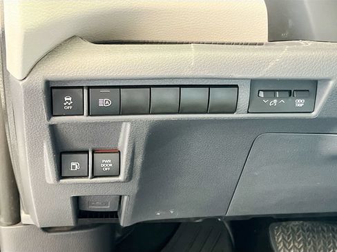 Used 2023 Toyota Sienna LE FWD image 10