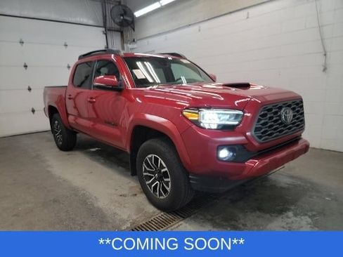 Used 2022 Toyota Tacoma TRD Sport AWD/4WD image 2