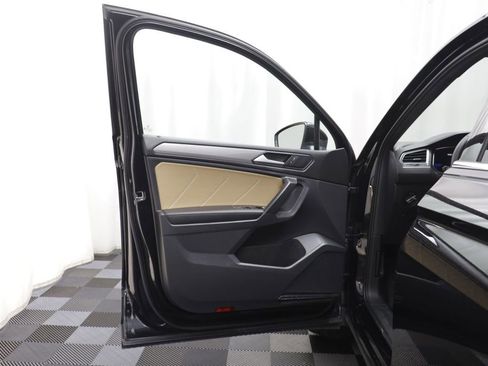 Used 2023 Volkswagen Tiguan SE w/ Panoramic Sunroof Package AWD/4WD image 4