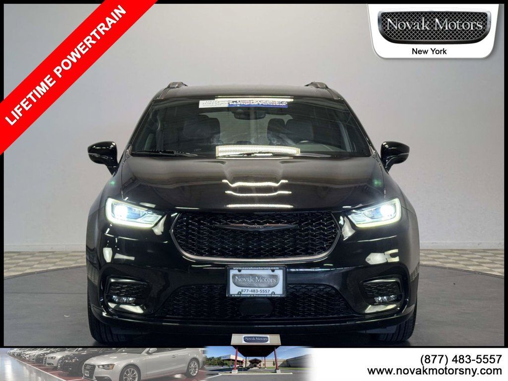 Used 2021 Chrysler Pacifica Touring-L w/ S Appearance Package AWD/4WD image 2