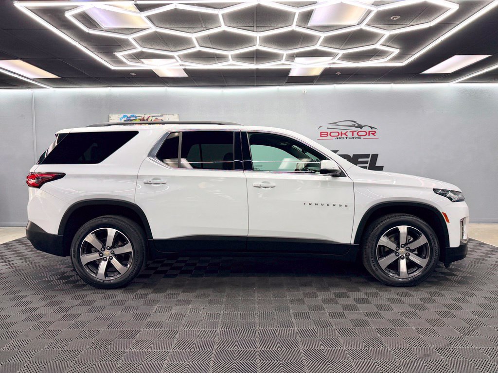 Used 2022 Chevrolet Traverse LT w/ LT Premium Package FWD image 16