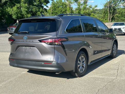 Used 2021 Toyota Sienna XLE w/ XLE Plus Package AWD/4WD image 7