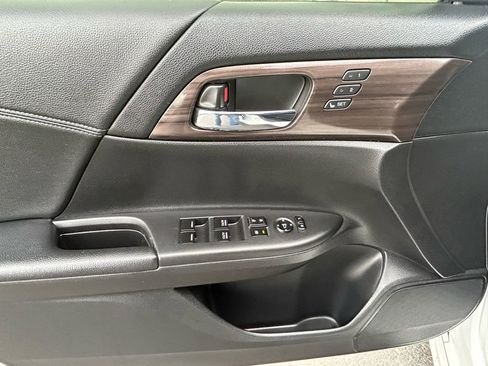 Used 2017 Honda Accord Touring image 18