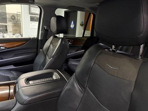 Used 2019 Cadillac Escalade Luxury image 22