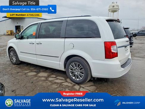 Used 2014 Chrysler Town & Country Touring-L w/ Driver Convenience Group image 3