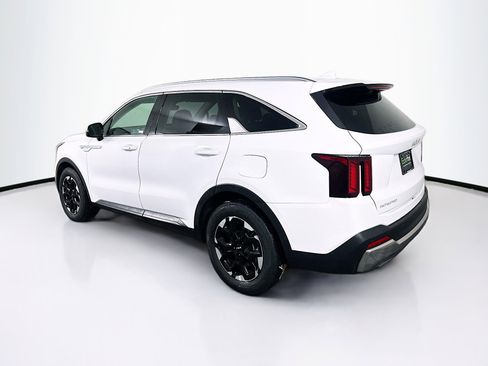 Used 2024 Kia Sorento S image 5