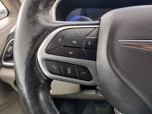 Used 2018 Chrysler Pacifica Touring-L Plus FWD image 23