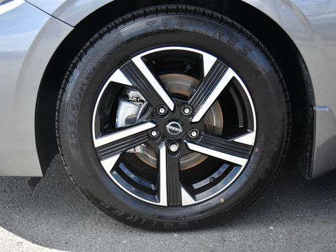 Used 2024 Nissan Sentra SV FWD image 12