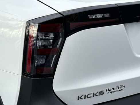 Certified 2025 Nissan Kicks SR image 29