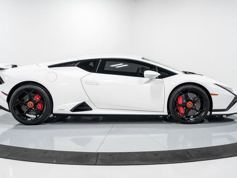 Used 2024 Lamborghini Huracan Tecnica RWD image 2