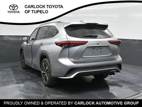 Used 2022 Toyota Highlander XSE FWD image 11