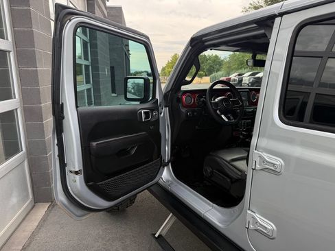 Used 2023 Jeep Gladiator Rubicon w/ Trailer Tow Package AWD/4WD image 19