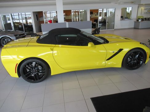Used 2019 Chevrolet Corvette Stingray Convertible w/ 2LT Preferred Equipment Group image 3