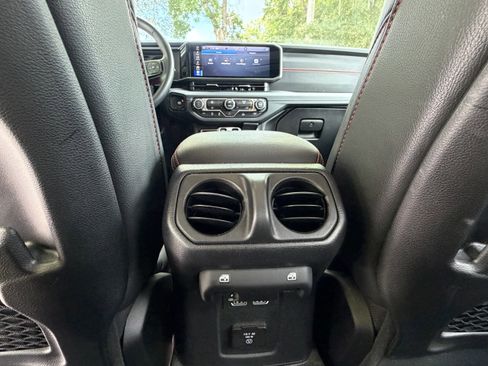 Used 2024 Jeep Wrangler Unlimited Rubicon AWD/4WD image 42