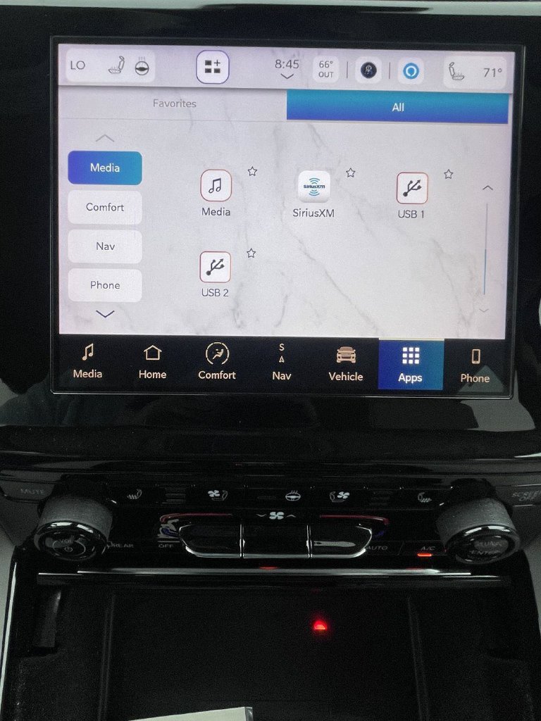 Used 2022 Jeep Grand Cherokee Overland w/ Luxury Tech Group IV AWD/4WD image 10