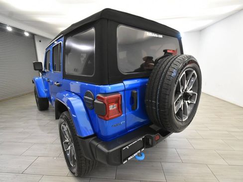 Used 2024 Jeep Wrangler Unlimited w/ Convenience Group AWD/4WD image 3