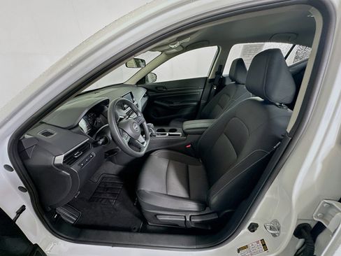 Used 2024 Nissan Altima 2.5 S image 13