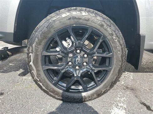 Used 2024 Chevrolet Colorado Z71 w/ LPO, Dark Essentials Package image 7