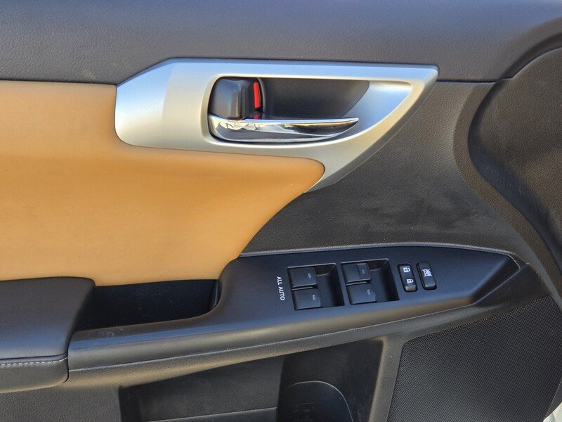 Used 2013 Lexus CT 200h w/ Premium Pkg w/Navigation FWD image 18