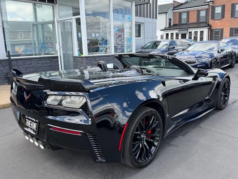 Used 2015 Chevrolet Corvette Z06 w/ 3LZ Preferred Equipment Group RWD image 8