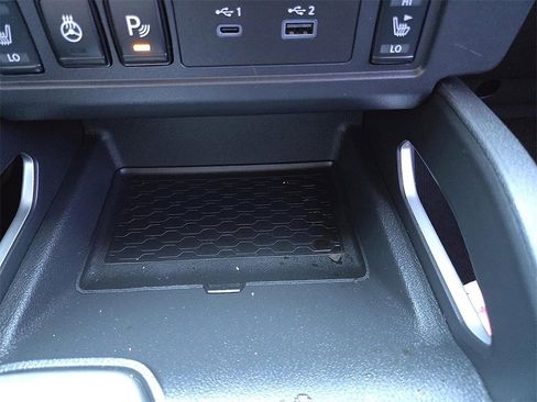 Used 2024 Nissan Frontier SV w/ SV Convenience Package image 16