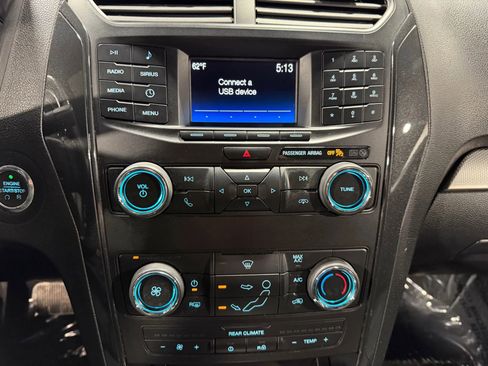 Used 2019 Ford Explorer XLT image 19
