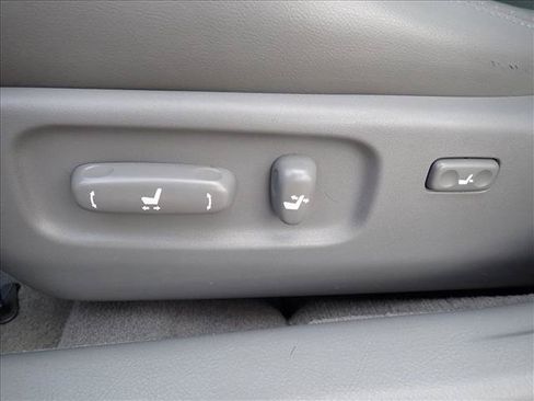 Used 2006 Toyota Avalon XLS FWD image 11