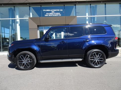 Used 2024 Lexus GX 550 w/ Accessory Package (2T) AWD/4WD image 2