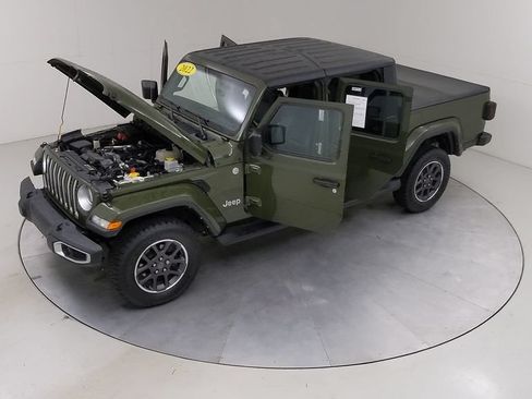 Used 2022 Jeep Gladiator Overland w/ Dual Top Group AWD/4WD image 55