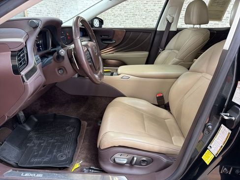 Used 2020 Lexus LS 500 w/ Accessory Package (Z2) image 24