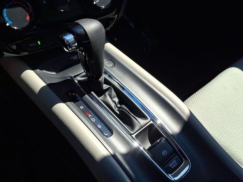 Used 2021 Honda HR-V LX image 18