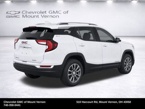 Used 2024 GMC Terrain SLT AWD/4WD image 4