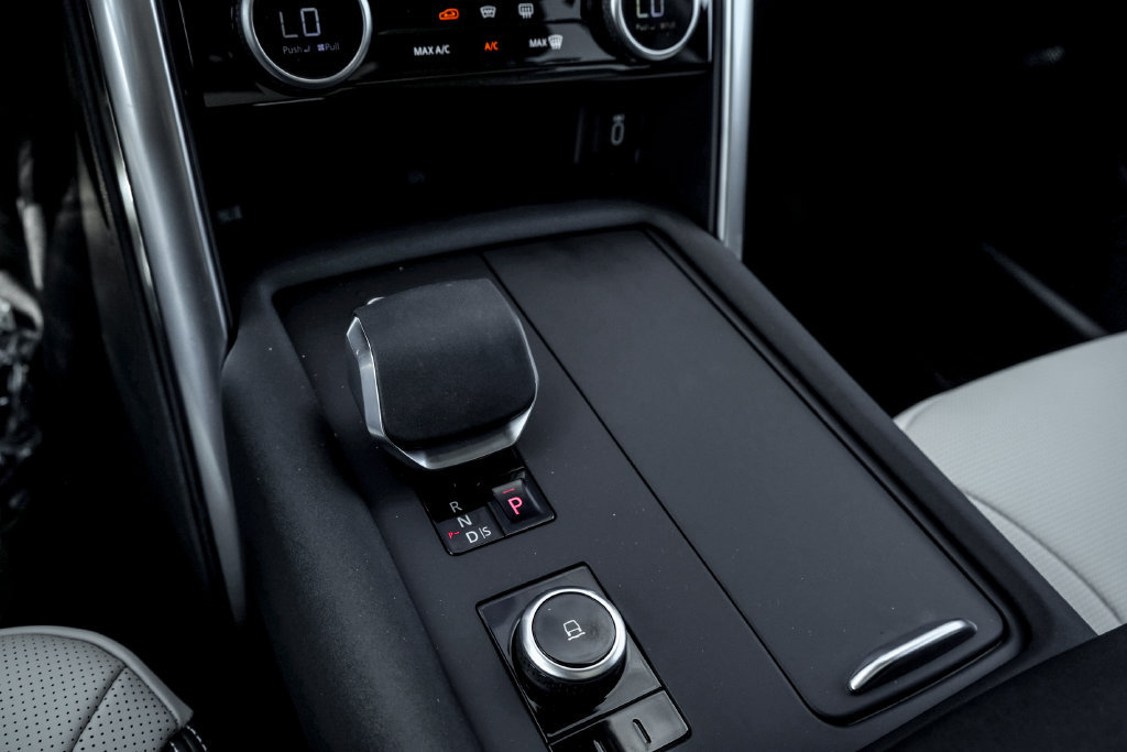 New 2026 Land Rover Discovery Limited Edition AWD/4WD image 14