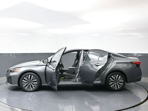 Used 2024 Nissan Altima 2.5 SV image 59