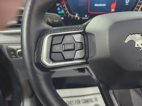 Used 2025 Ford Mustang Premium image 18