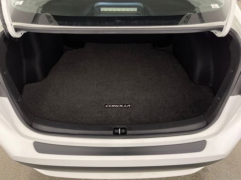 Used 2021 Toyota Corolla LE image 10