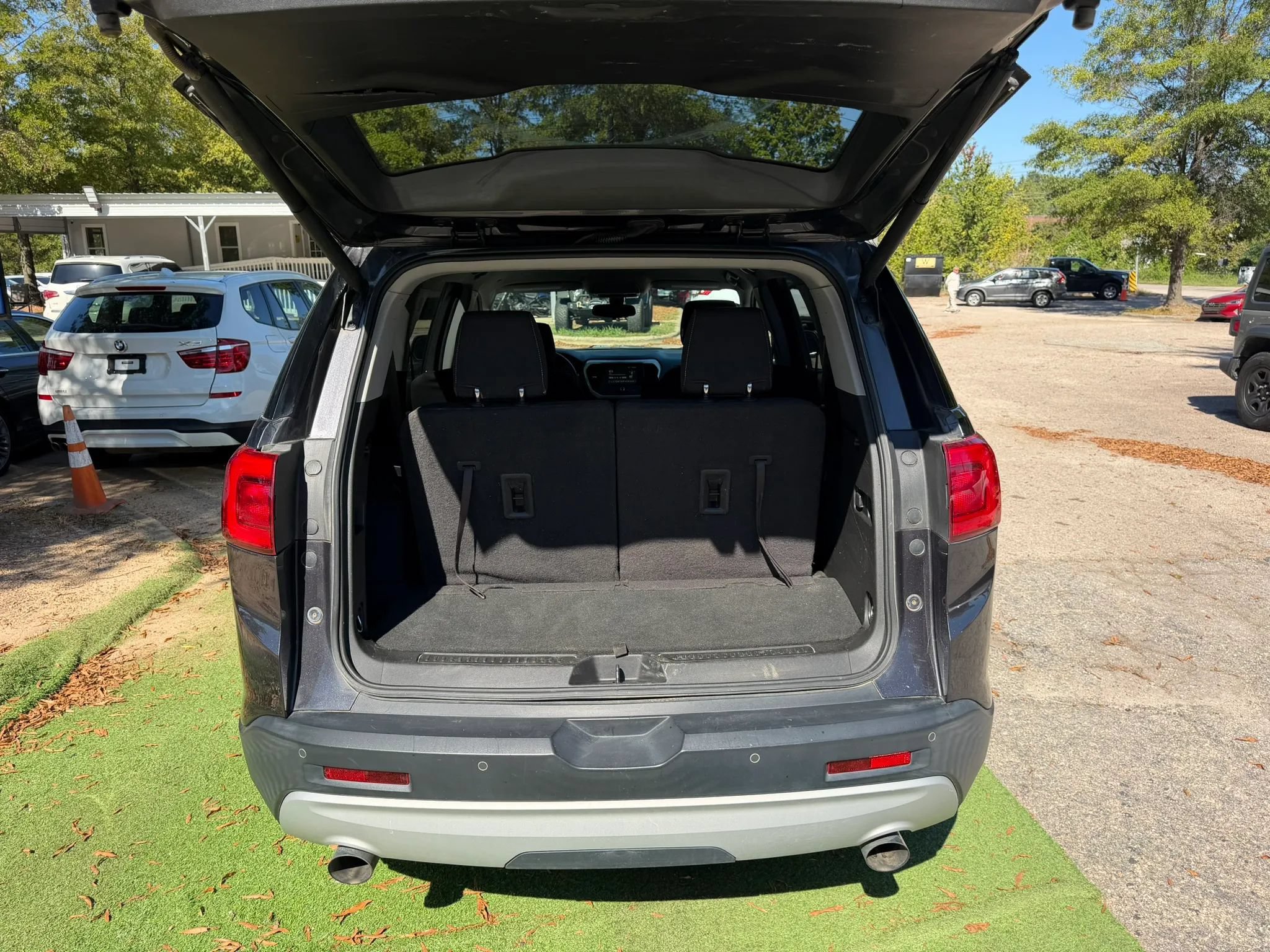 Used 2017 GMC Acadia SLE w/ Driver Alert Package I AWD/4WD image 6