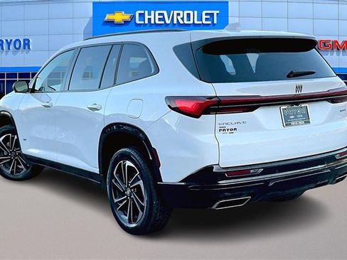 Used 2025 Buick Enclave Sport Touring image 4
