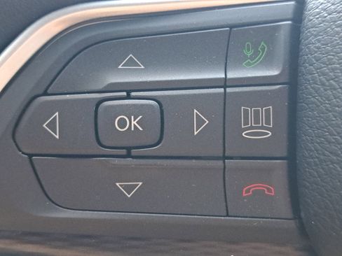 Used 2025 Jeep Grand Cherokee Altitude image 20