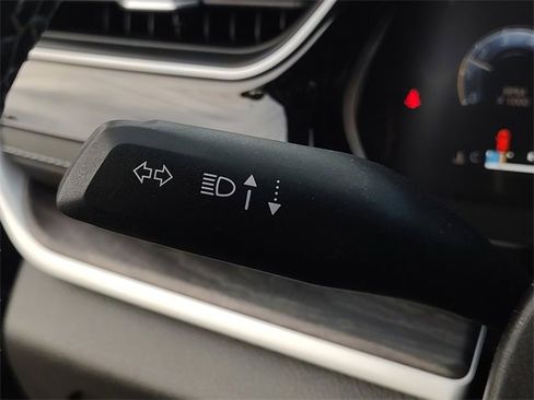 Used 2022 Jeep Grand Cherokee L Limited w/ Luxury Tech Group II image 27